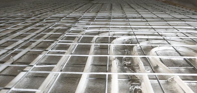 Vloerverwarming buizenpatroon in nieuwbouw dekvloer